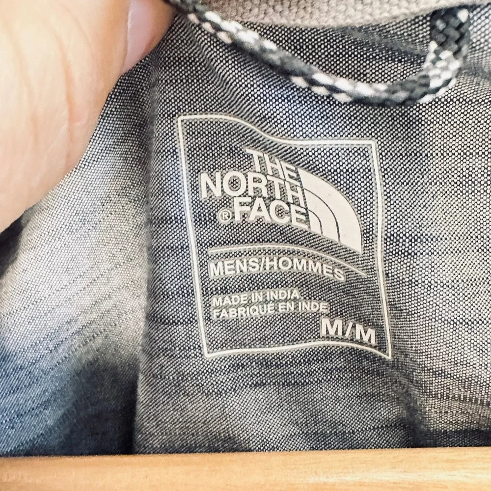 The North Face Mens M Gray‎ Long Sleeve Button Up Shirt Two Pocket Casual FLAWED